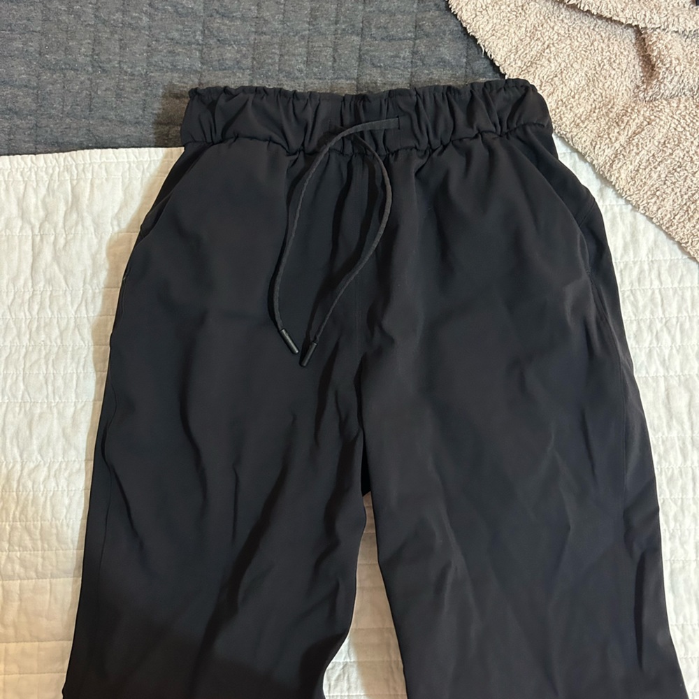 Black lulu joggers in perfect condition